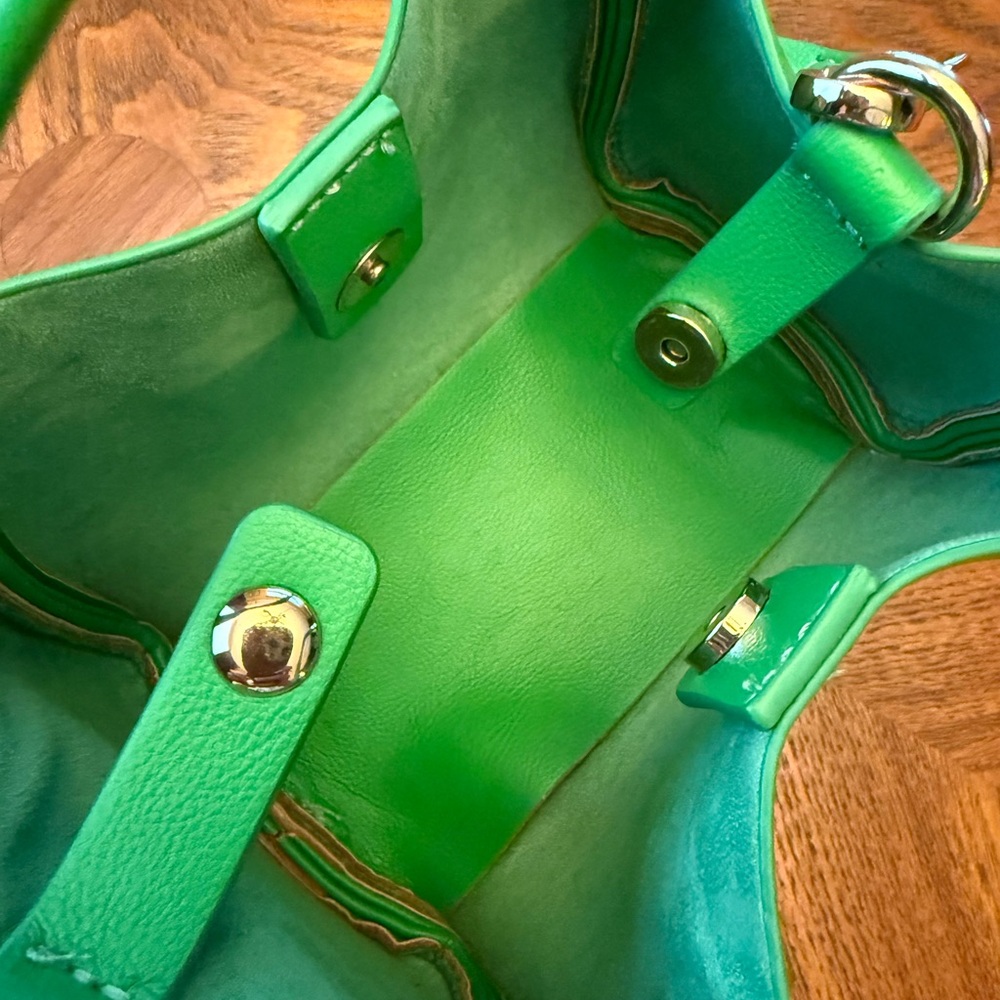 Chic Green Handbag - Picture 4 of 4